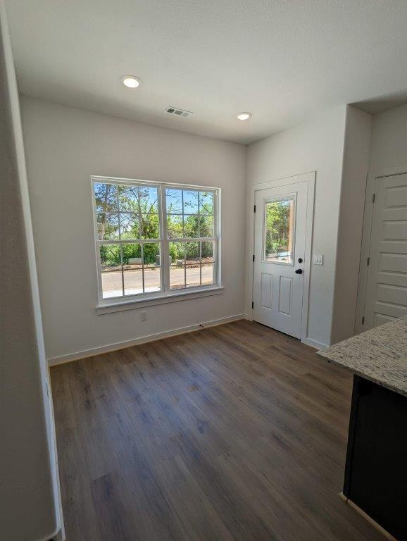 Building Photo - 990 N Crater Ave