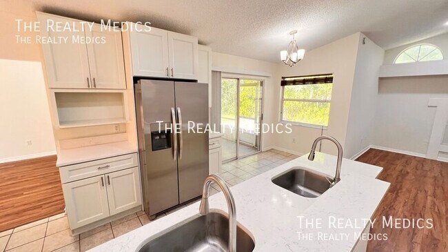 Building Photo - 23 Winding Woods Trail