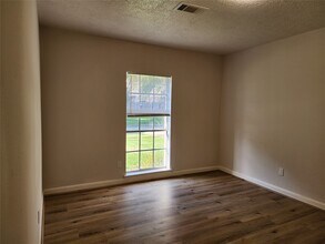 Building Photo - 8531 Hiawatha Dr