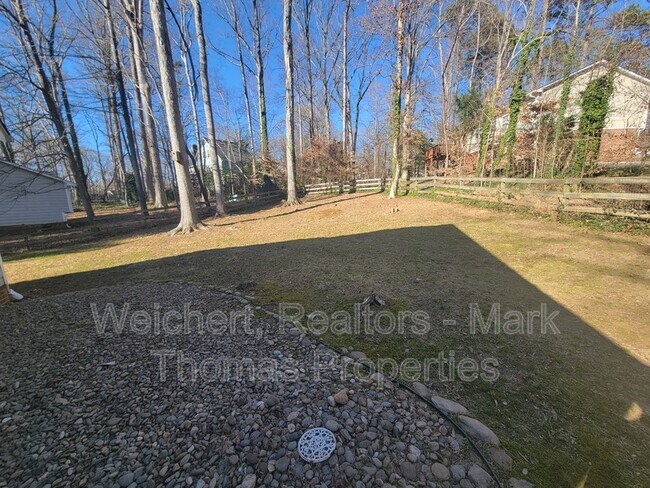 Building Photo - 104 Shotts Ct