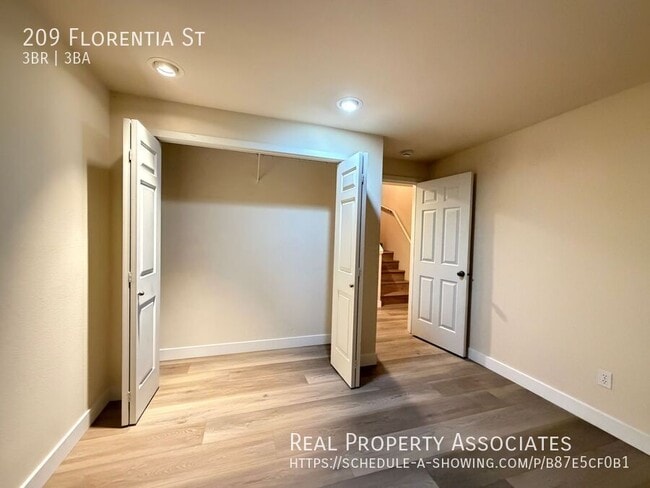 Building Photo - 209 Florentia St