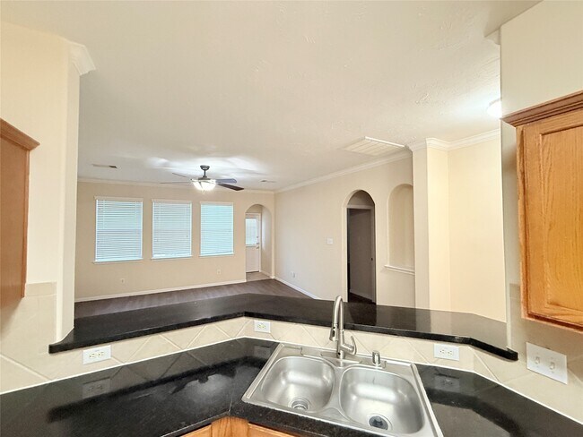 Building Photo - 6346 Wilshire Ridge