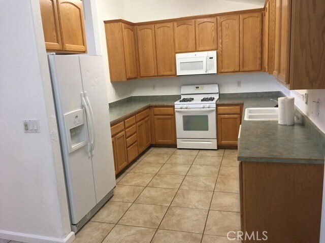 Building Photo - 7095 Fairview Dr