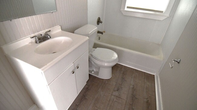 Building Photo - Housing Authority Vouchers Accepted !! 2-bedroom, 1-bathroom DUPLEX located in Mid City North, Ba...