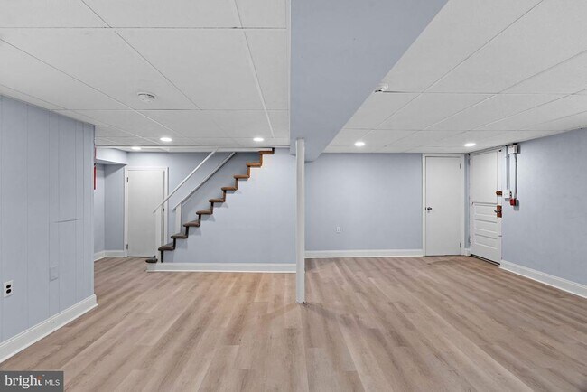 Building Photo - 906 Rhawn St