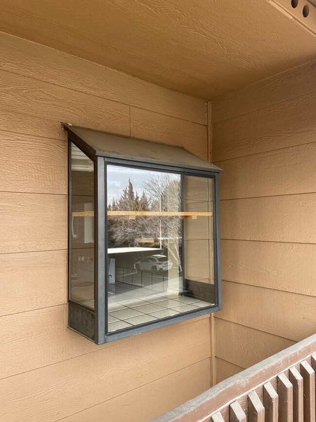 Building Photo - Quiet 2 bedroom 2 Bath