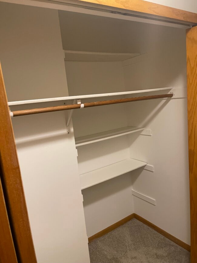 Building Photo - 13752 Round Lake Blvd NW