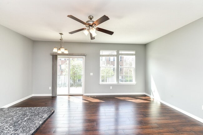 Building Photo - 9050 Mercer Dr