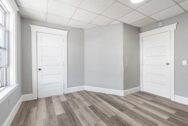 Building Photo - 423 Park Ave