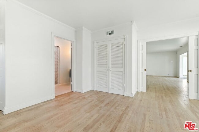Building Photo - 4640 Laurelgrove Ave