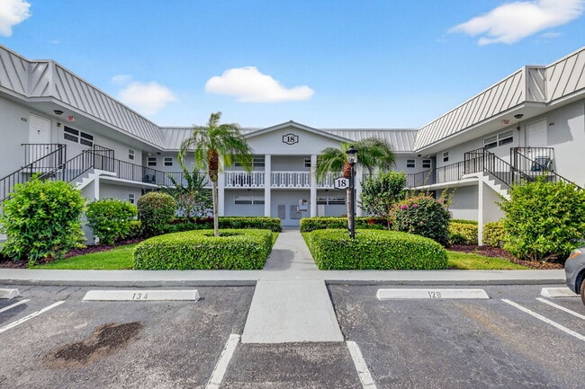 Building Photo - 18 Colonial Club Dr
