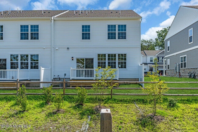 Building Photo - 10 Penny Ln