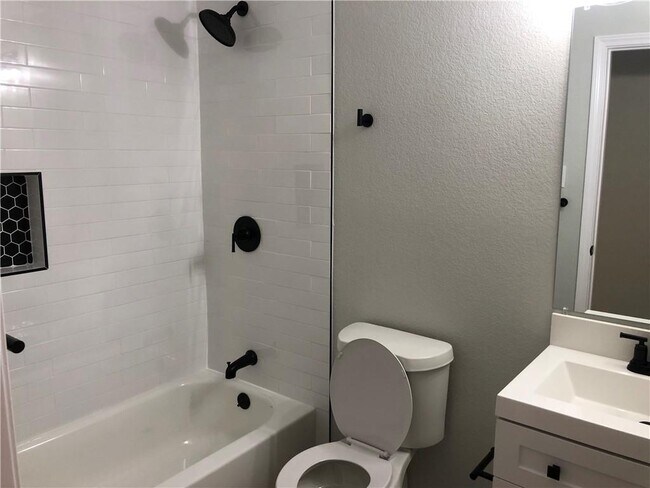Building Photo - 4800 Pewter Ln