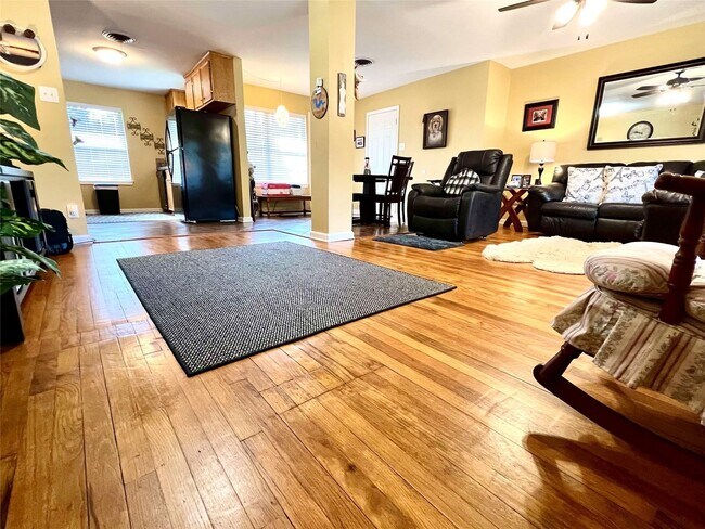 Building Photo - 1735 S Park