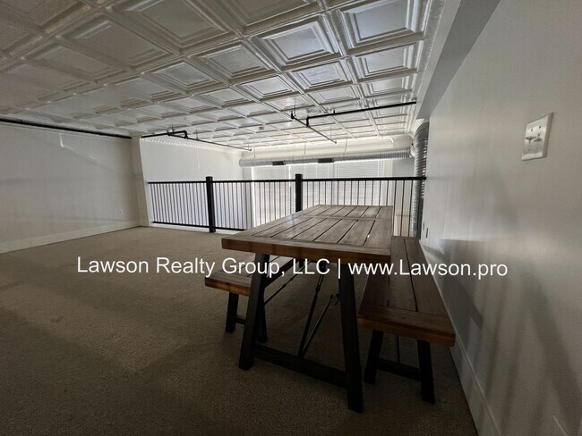 Building Photo - 319 Campbell Ave SW
