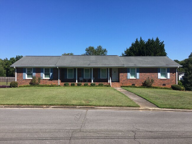 Building Photo - 3/2 House in Maplewood $1,795