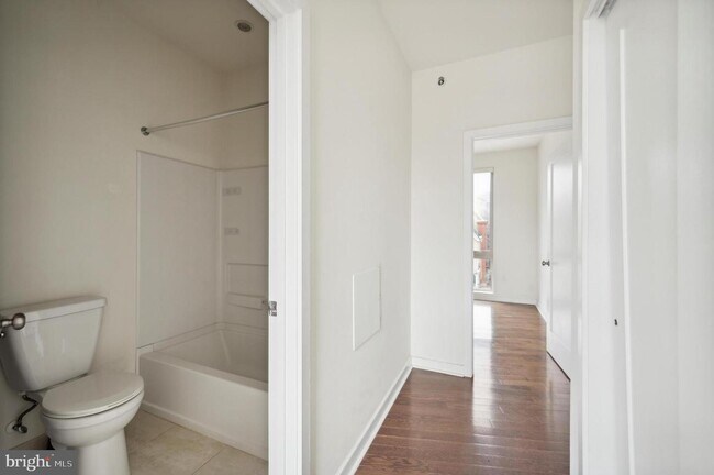 Building Photo - 4610 Cedar Ave