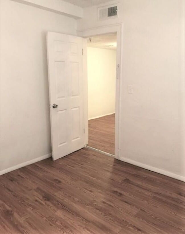 Building Photo - 1 BED 1 BATH COLLEGE HILL ADDITION