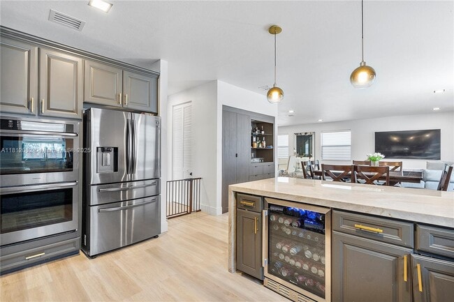 Building Photo - 9830 NW 86th Terrace