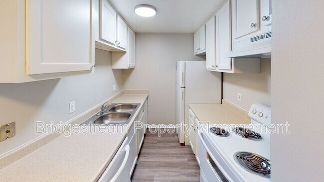 Building Photo - 4840 Springfield St