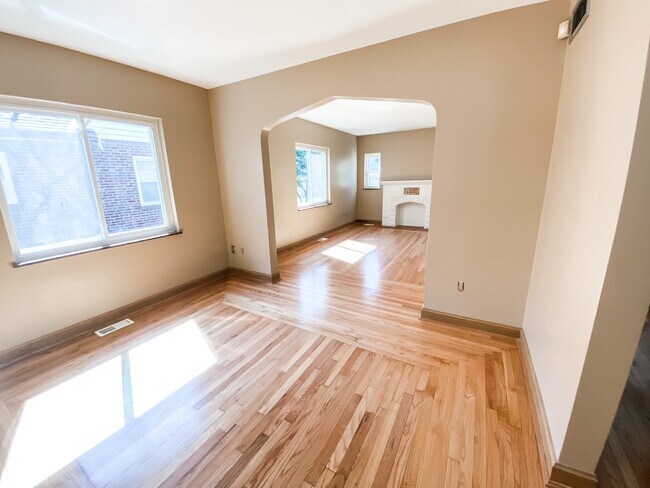 Dining Room - 6604 Buckingham Plz