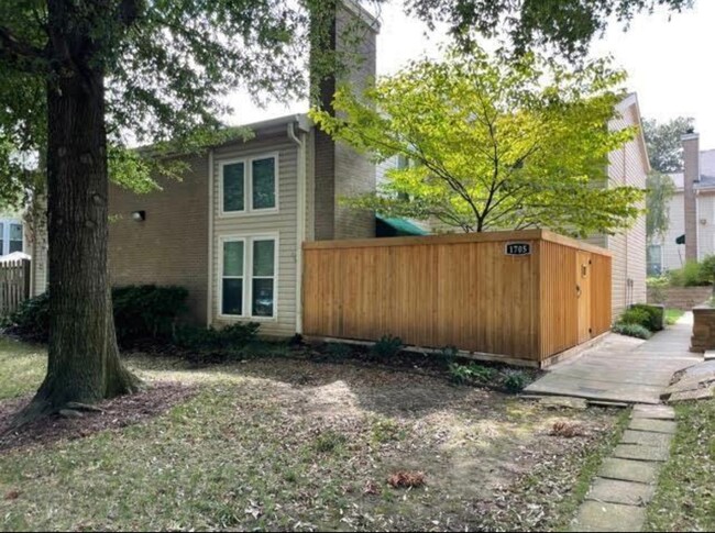 Primary Photo - 3BD/2BA Townhouse located on the Germantow...