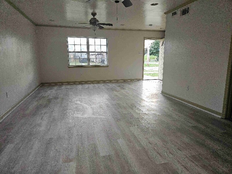 Building Photo - 1903 Rosary Dr