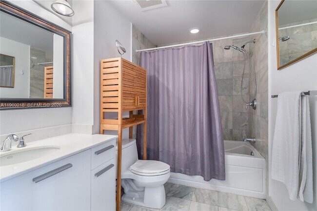 Building Photo - 1060 Brickell Ave