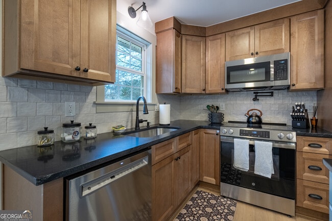 Building Photo - 26 Jennifer Ln