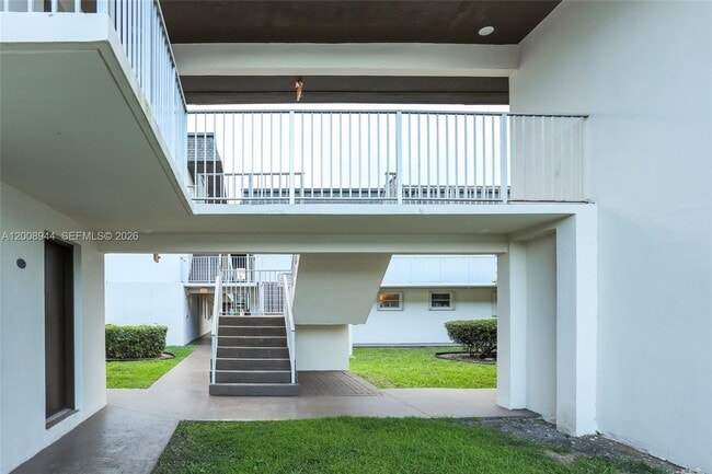 Building Photo - 8601 SW 94th St