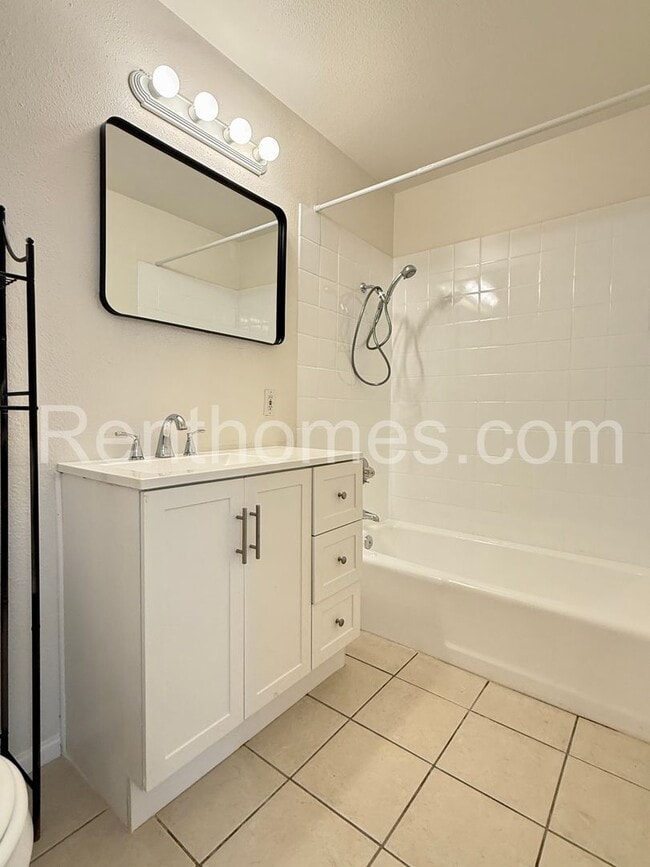 Building Photo - 15917 Arena Dr