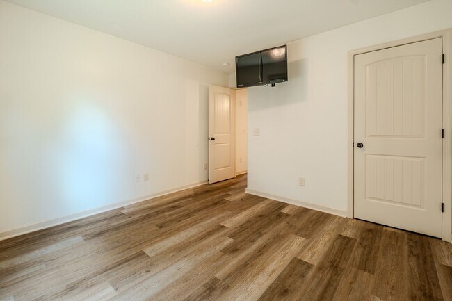 Building Photo - 115 Cypress Pl