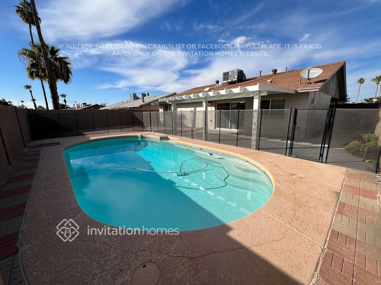 Building Photo - 2461 E Manhatton Dr