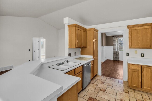 Building Photo - Charming Kaysville Home in Quiet Cul-de-Sac Near Trails
