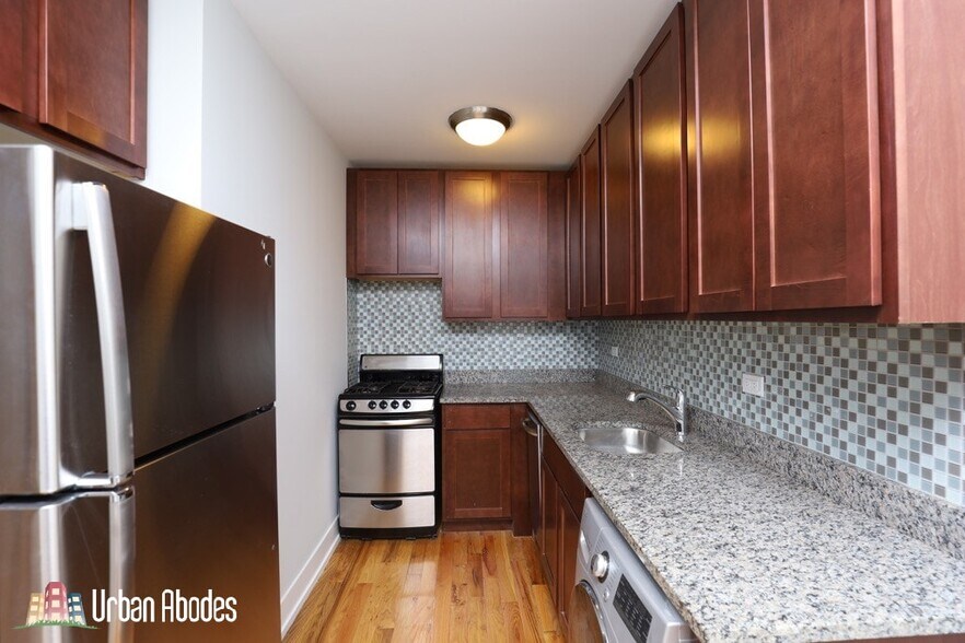 Building Photo - 557 W Arlington Pl