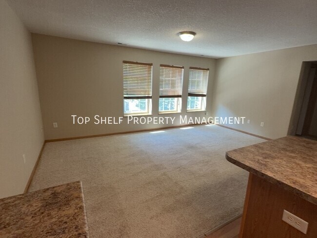 Building Photo - 355 NE Olivewood