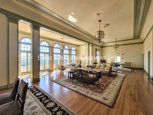 Building Photo - 315 W 3rd St