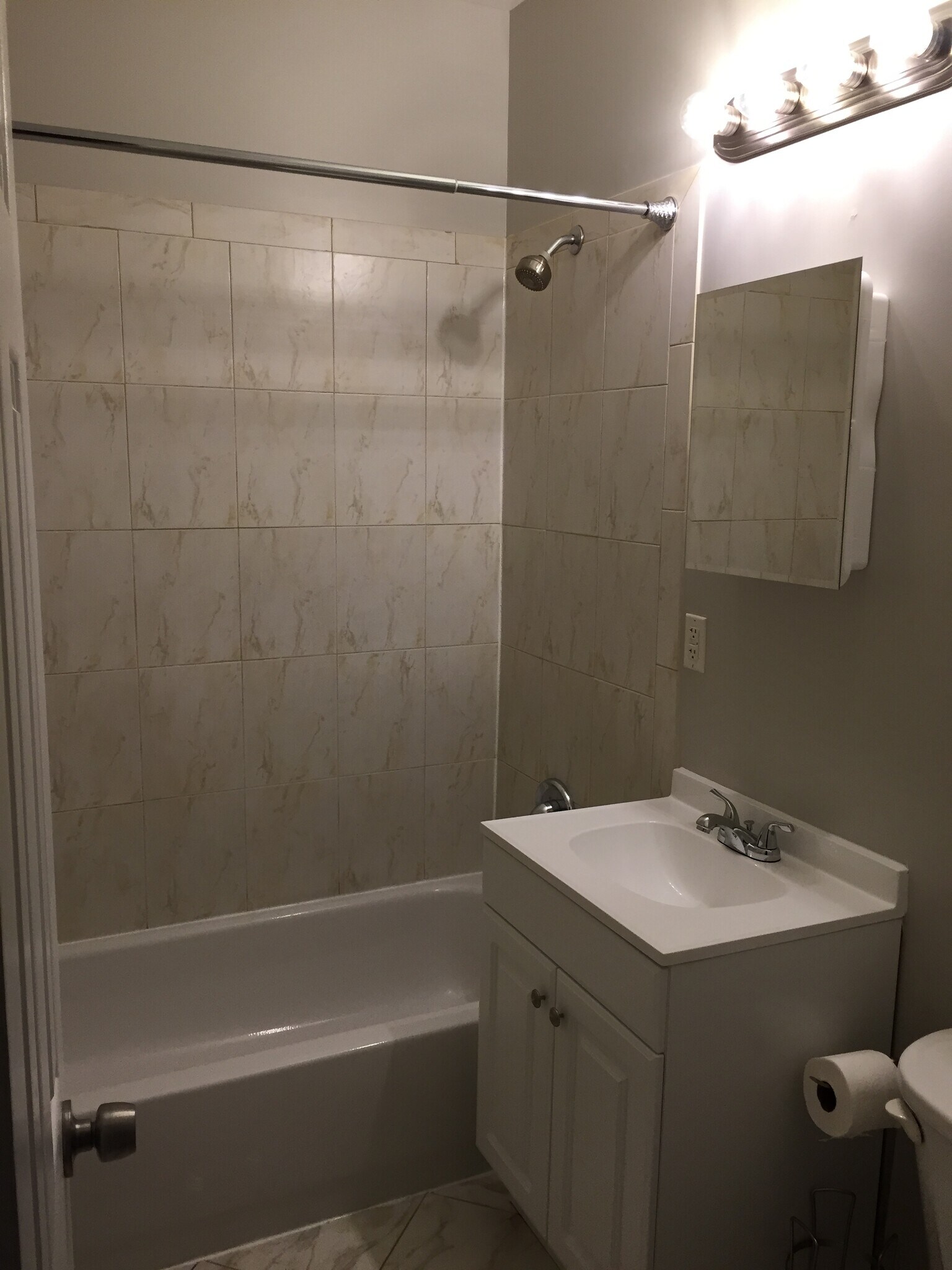 Building Photo - 1618 Isherwood St NE