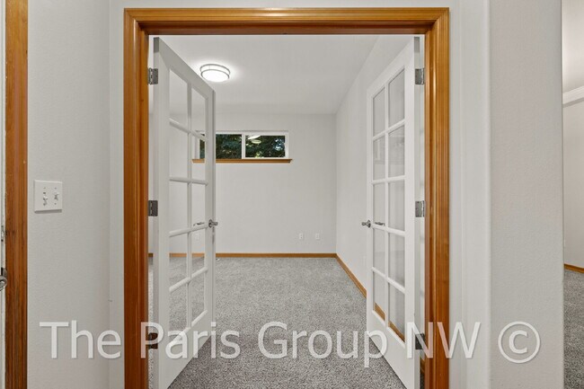 Building Photo - Beautiful Central Bothell Home. Great Floor Plan! Open Lvg Spaces, Office, Bonus Room  + XL Bedro...