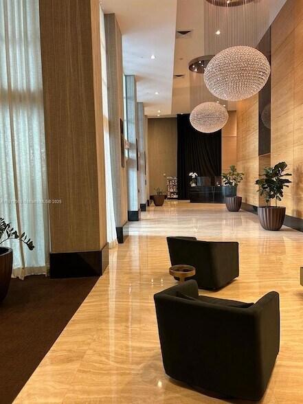 Building Photo - 950 Brickell Bay Dr