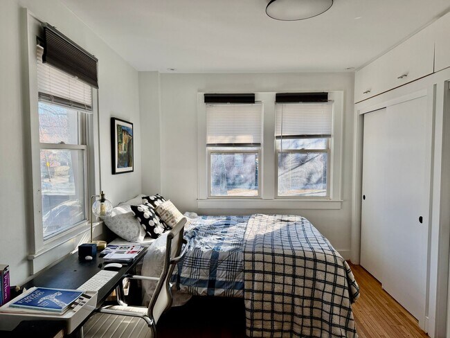 Building Photo - Beautiful 3BR/1.5BA Home with Spacious Yard in Anacostia