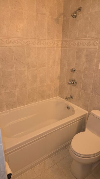 Bathroom - 3318 N Keystone Ave