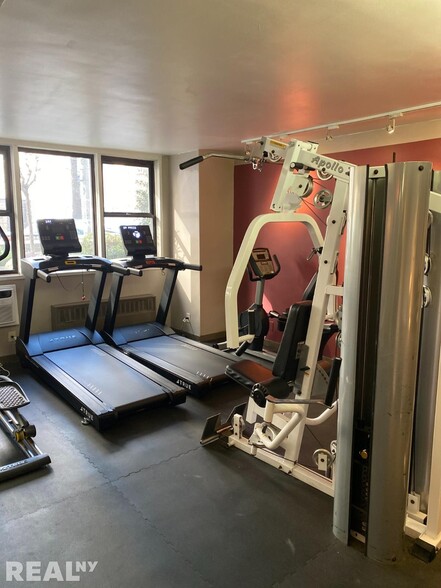 Building Photo - 236 E 36th St