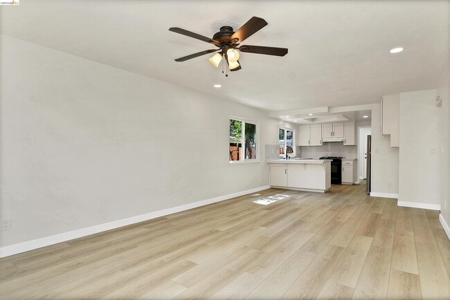 Building Photo - 630 Heather Pl