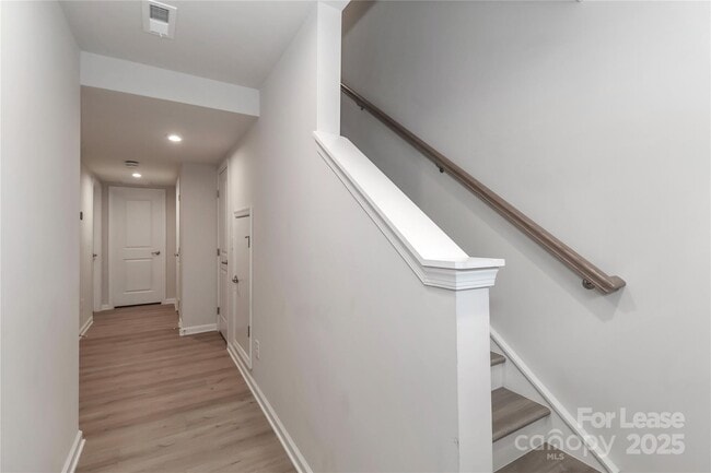 Building Photo - 5038 Springarn Ct