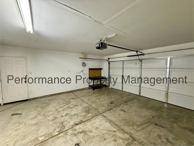 Building Photo - Charming 3 Bed/2 Bath Home in McFarland w/...