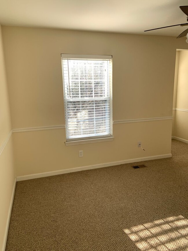 Building Photo - Broadneck Schools - 2 Bedroom Townhouse St...