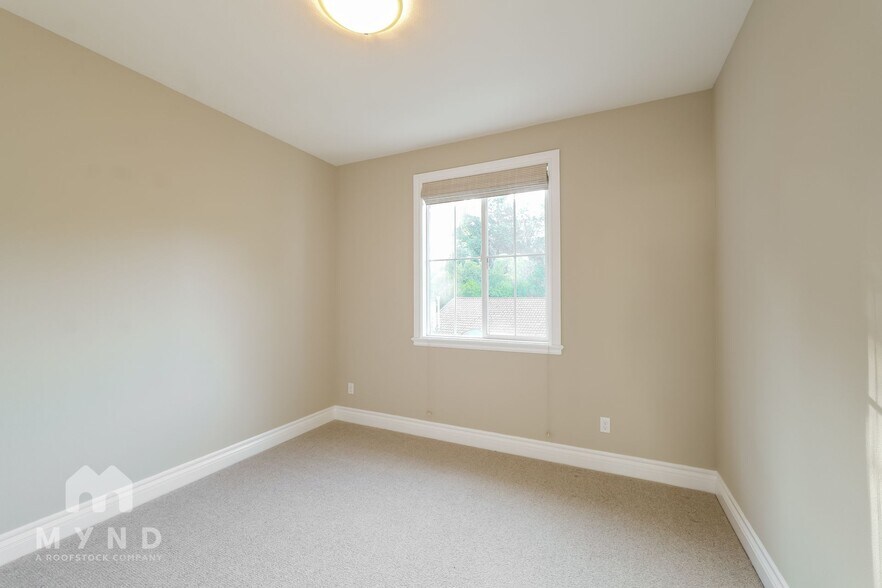Building Photo - 180 Westborough Ln