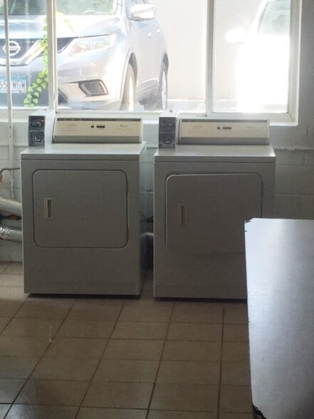 Laundry - 2112 Garfield Ave