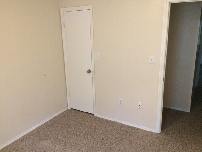 Building Photo - 696 Kilgore St